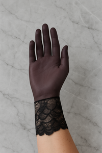 Glamoureuze korte nylon Handschoenen met kanten boord en hold up.